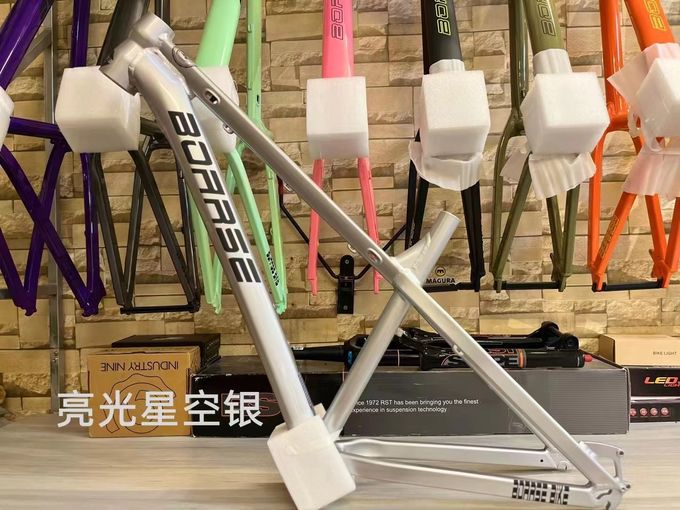 Marco de aluminio de 17 pulgadas Cable interno / externo de enrutamiento para el rendimiento Marco de bicicleta femenino 8