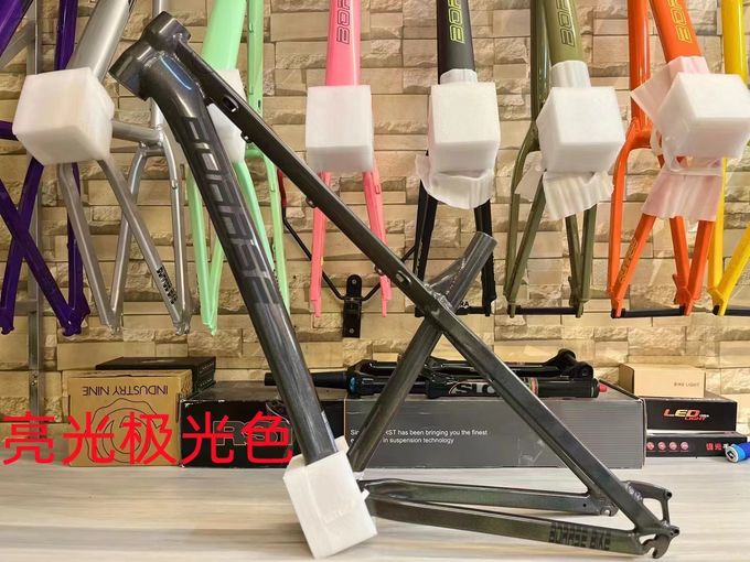 Marco de aluminio de 17 pulgadas Cable interno / externo de enrutamiento para el rendimiento Marco de bicicleta femenino 1